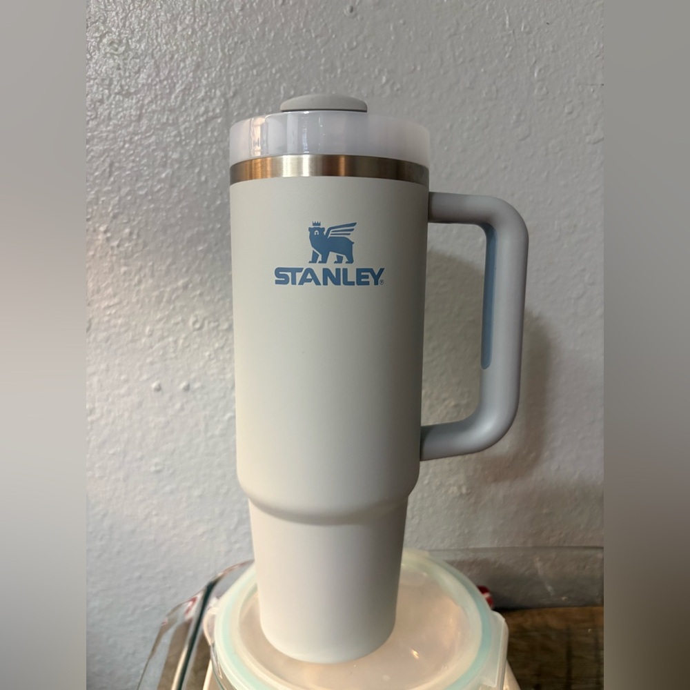 30 oz Stanley w/handle